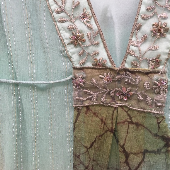 Beautiful sleeveless soft mint green top. - Picture 3 of 7